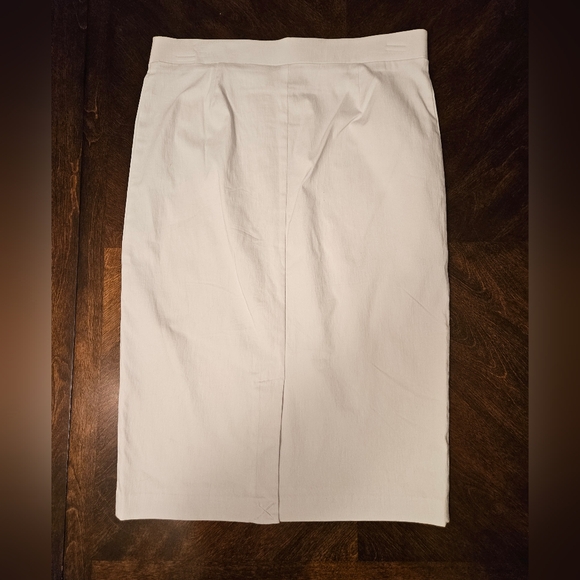 2 skirts (brown & white) - Picture 7 of 8